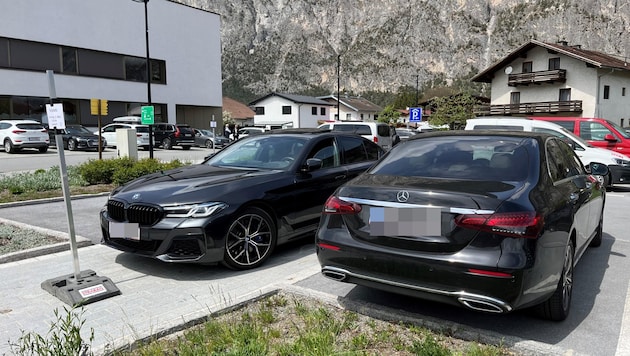 Mit solchen schwarzen, teils bis zu 367 PS starken Luxuskarossen ist die Tiroler Landesregierung unterwegs. (Bild: Neuner Philipp, Krone KREATIV)