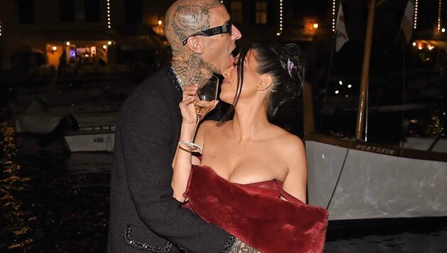 Travis Barker kann gar nicht genug von seiner schönen Ehefrau Kourtney Kardashian bekommen. (Bild: www.photopress.at)