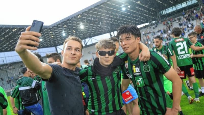 Fans nutzten die letzte Chance für Selfies (Bild: Christof Birbaumer / Kronenzeitung)