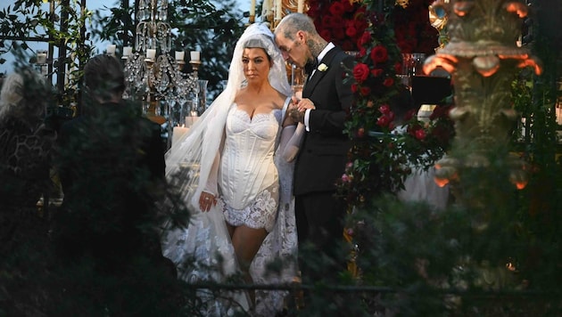 Kourtney Kardashian und Travis Barker nach ihrem Jawort in Portofino (Bild: www.PPS.at)