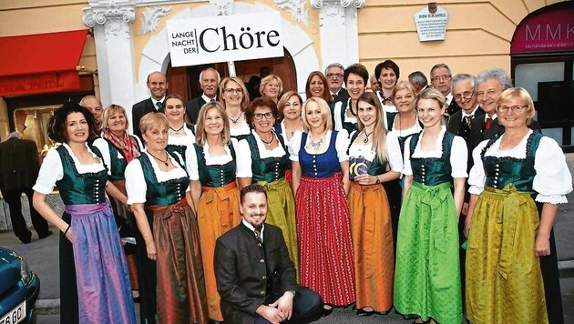 Auch der Singkreis Köttmannsdorf mit Chorleiter Horst Moser ist bei der Langen Nacht der Chöre am Mittwoch dabei (Bild: Singkreis Köttmannsdorf)