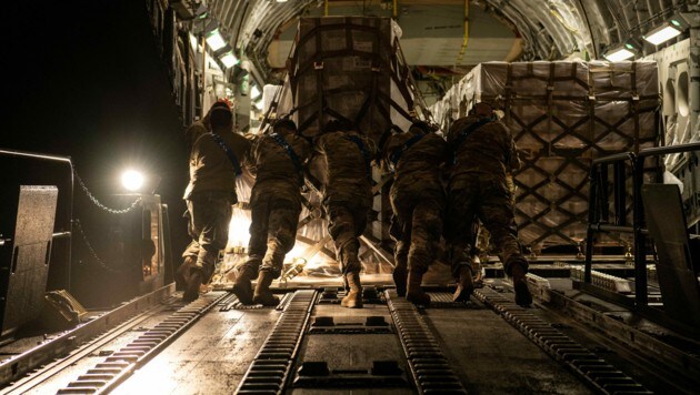 Eigene „Milchflieger“ sollen die Versorgung der kleinsten Amerikaner wieder sicherstellen. (Bild: AFP/US Airforce/Airman First Class Jared Lovett )