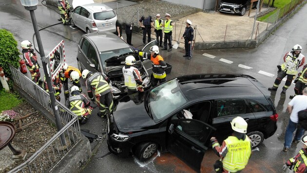 Gleich drei Fahrzeuge waren in den Unfall in Schwarzach verwickelt. (Bild: Maurice Shourot)