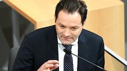 Minister Norbert Totschnig muss sich mit Chats aus 2018 auseinandersetzen. (Bild: APA/ROLAND SCHLAGER)