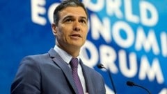 Ministerpräsident Pedro Sanchez (Bild: AP)