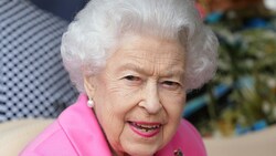 Queen Elizabeth II. beim Besuch der Chelsea Flower Show in London (Bild: APA/Photo by James WHATLING/AFP)