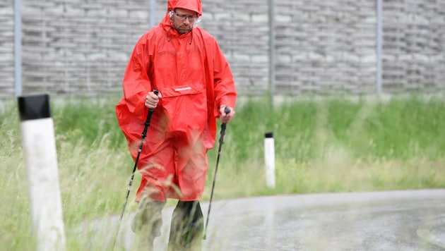 Wind und Regen können Thomas Seidl-Baresch nicht aufhalten. (Bild: Wolfgang Spitzbart)