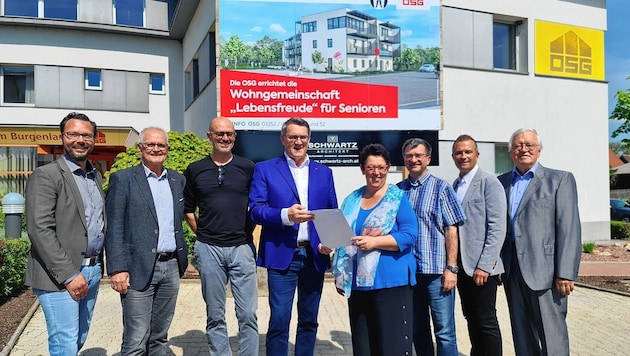 Gemeinsam mit Pfarrerin Sieglinde Pfänder präsentierte OSG-Chef Alfred Kollar die Baupläne in Oberwart. (Bild: Franz Weber)