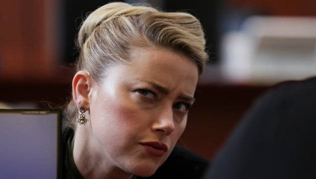 Amber Heard bei der Gerichtsverhandlung am 25. Mai 2022 (Bild: APA/Photo by EVELYN HOCKSTEIN/AFP)