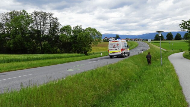 Am Heimweg von Freunden wurde der 16-Jährige hier von einem Pkw erfasst. Er erlag seinen schweren Verletzungen noch am Unglücksort. (Bild: Christian Jauschowetz)