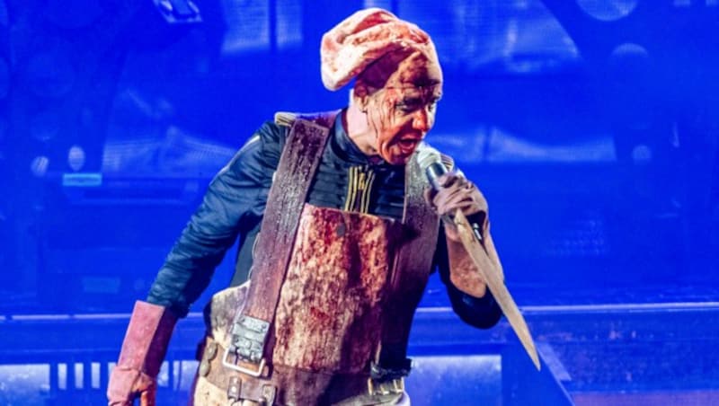 Rammsteins Till Lindemann in seiner Paraderolle als Fleischer und Grillmeister (Bild: Andreas Graf)