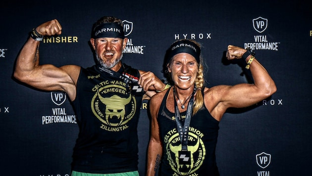 Stark! Peter und Sabine Lechner aus Buch in Tirol wurden in Amerika Weltmeister in der Trendsportart Hyrox. (Bild: ZOOM.TIROL)
