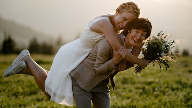 Sandra Flunger (re.) und ihre Svea feierten im Sommer 2020 ihre Traumhochzeit. (Bild: Flunger/Dreisbach)