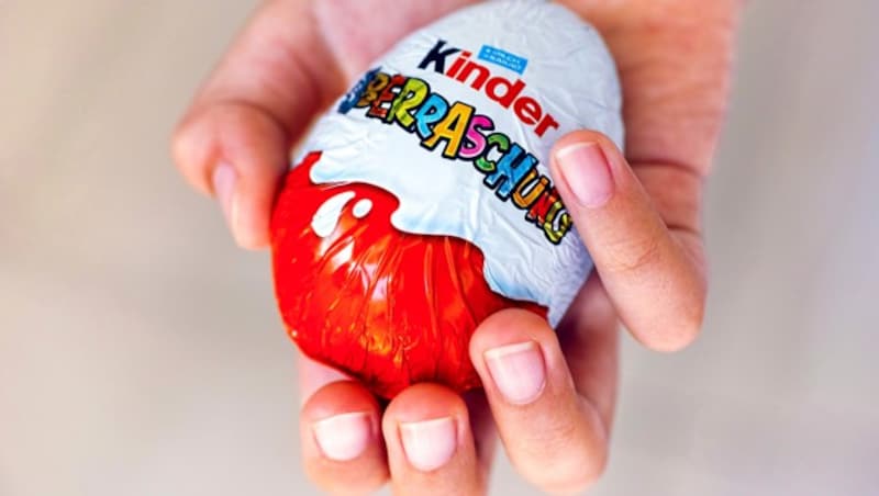 Kurz vor Ostern hatte Ferrero in Europa bestimmte Kinder-Produkte wegen Verdachts auf Salmonellen zurückgerufen. (Bild: stock.adobe.com)