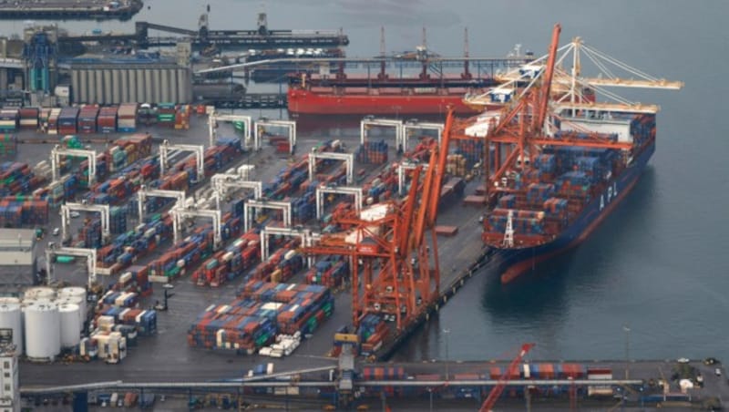 Für die Exportnation Südkorea sind die Streiks in der Logistikbranche ein echtes Problem: Solange die Lkw-Fahrer streiken, ist auch der Betrieb in den Häfen eingeschränkt. (Bild: APA/AFP/Getty Images/Justin Sullivan)