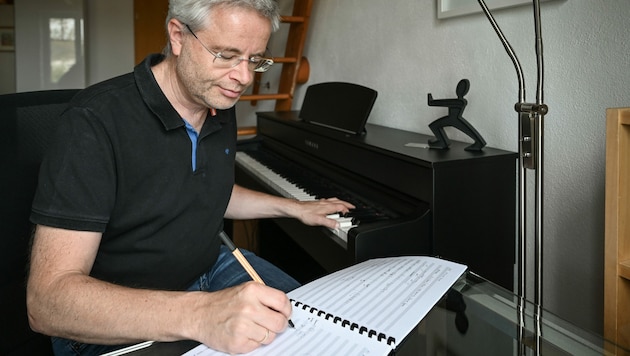Helmut Schmidinger aus Wels beim Komponieren (Bild: Markus Wenzel)