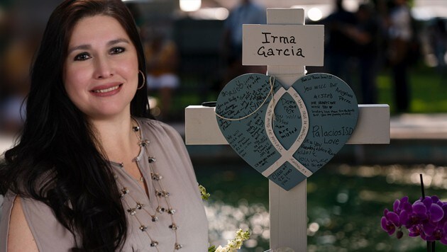 Trauer um Irma Garcia: Die Lehrerin starb beim Schulmassaker in Uvalde in Texas, weil sie ihre Schüler beschützen wollte. Nun erlitt ihr Ehemann einen Herzinfarkt. (Bild: picturedesk.com, AP)