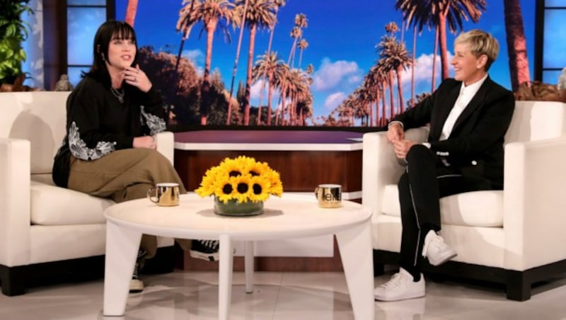 Billie Eilish zu Gast bei Ellen DeGeneres (Bild: Michael Rozman/Warner Bros./AP)