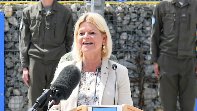Verteidigungsministerin Klaudia Tanner (Bild: P. Huber)