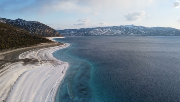 Esta hermosa costa de mar se encuentra en Turquía.  (Imagen: Viento de cola)