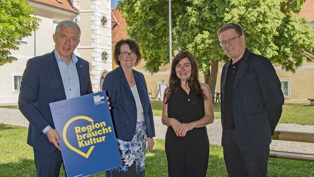 Regionalkultur als Kitt der Gesellschaft: Lammerhuber (li.), Hochgatterer (re.). (Bild: Erich Marschik)