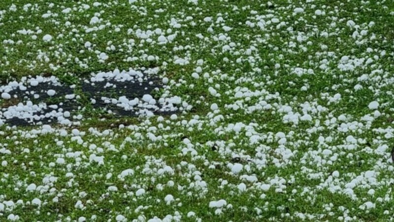 Golfballgroß waren die Hagelkörner in Krumpendorf und Viktring. (Bild: Angelika Joven)