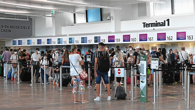 Die Hauptreisezeit steht kurz bevor. Ist der Flughafen Wien für den Ansturm gerüstet? (Bild: Patrick Huber)