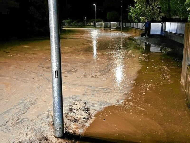 Schlammmassen auf den Straßen nach dem heftigen Unwetter (Bild: Christian Schulter)