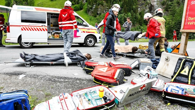 200 Katastrophenhelfer des Roten Kreuzes übten in Großarl drei Tage lang alles, was das Katastrophen-Repertoire hergibt. So etwa auch Mure, Seilbahnunglück und Tunnelunfall. (Bild: Gerhard Schiel)