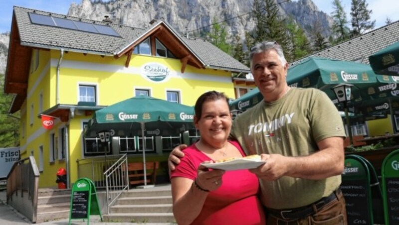 Gerald und Marietta Wenninger betreiben gemeinsam den Seehof beim Grünen See. (Bild: Christian Jauschowetz)