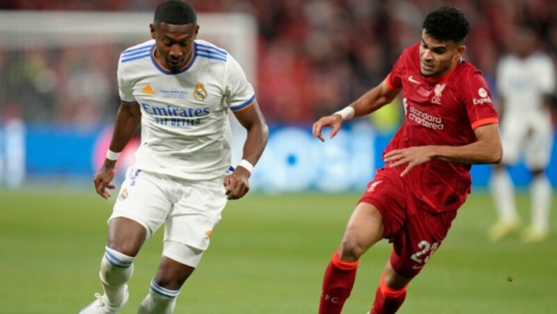 David Alaba (l.), Luis Diaz (r.) (Bild: AP)