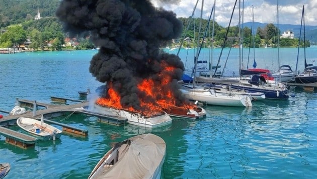 Dos e-boats se quemaron en la estación de carga del lago Wörthersee.  (Imagen: Eveline Hronek)