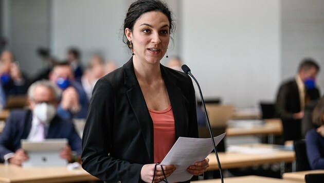 Grünen-Abgeordnete Ines Vukajlovic stellt die Ausgaben für das Employer Branding des Landes OÖ in Frage. (Bild: Alexander Schwarzl)