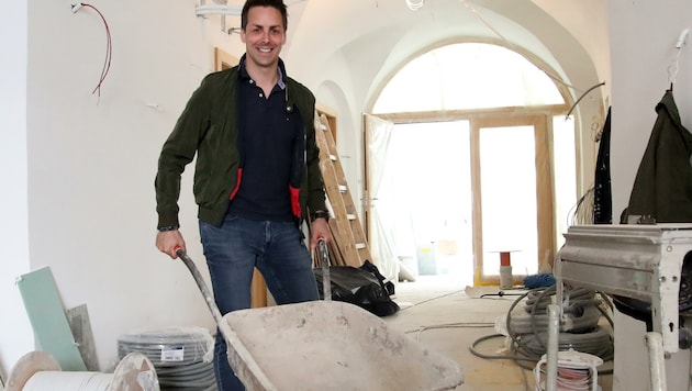 Noch ist der frühere Bockwirt in der Halleiner Altstadt eine große Baustelle. Doch schon Mitte Juni öffnet das Hotel als „The Salt“ wieder. Christian Svoboda kann es kaum noch erwarten. (Bild: Tröster Andreas)