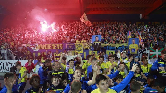 7260 Fans feierten mit der Vienna die Rückkehr in die 2. Liga. (Bild: urbantschitsch mario)