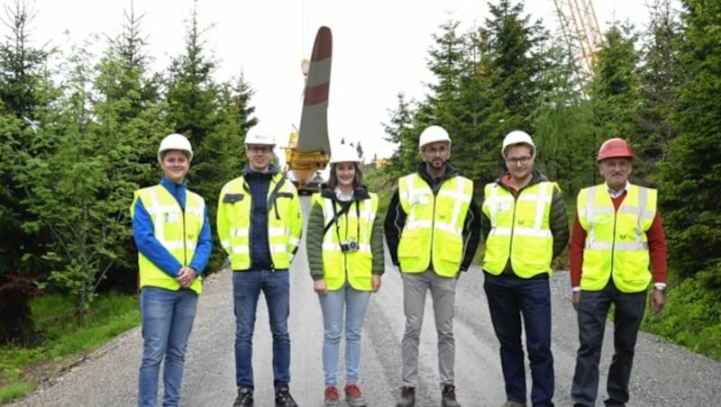 Das ECOwind-Team mit Markus König, Bastian Kaschuba, Barbara Janker,Daniel Schindlegger, Ernst Schweighofer und Agrar-Pionier Franz Dorner. (Bild: Imre Antal)