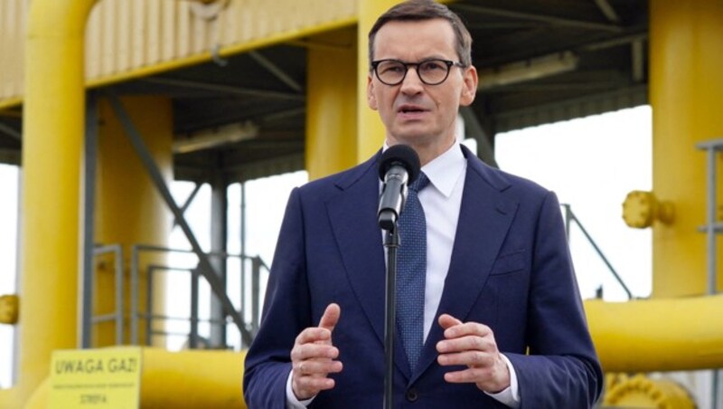 Premier Morawiecki will die Ukraine weiter unterstützen, ist aber wegen deren Exportpolitik verstimmt. (Bild: APA/AFP/JANEK SKARZYNSKI)