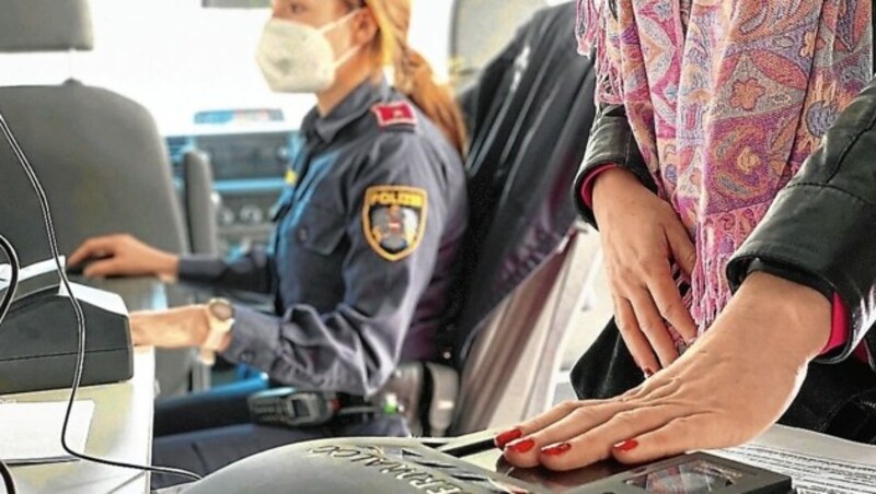 2022 setzte ein Flüchtlingsstrom aus der Ukraine ein. In der Grazer Messehalle wurde deshalb temporär ein Ankunftszentrum zur Registrierung eingerichtet. (Bild: LPD Steiermark)