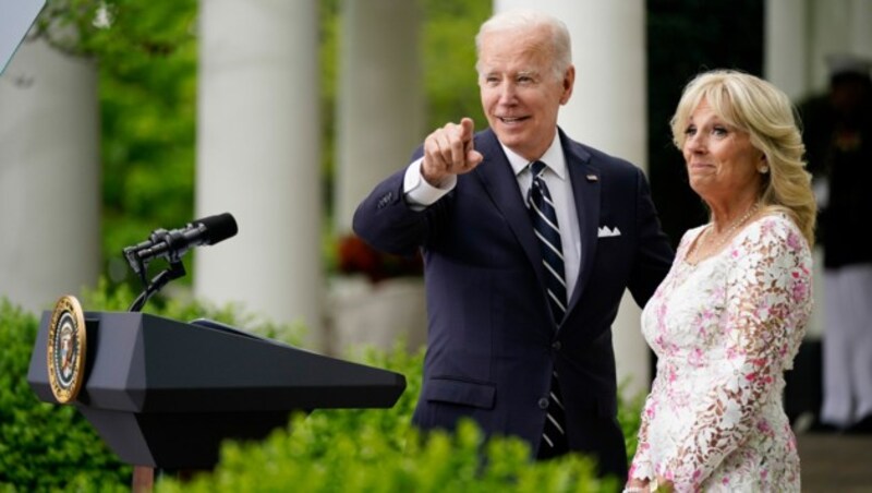 US-Präsident Joe Biden und First Lady Jill Biden (Bild: APA/AP Photo/Evan Vucci)