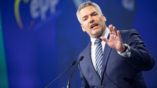 Bundeskanzler Karl Nehammer (ÖVP) beim Kongress der Europäischen Volkspartei (EVP) (Bild: APA/VOLKSPARTEI/JAKOB GLASER)