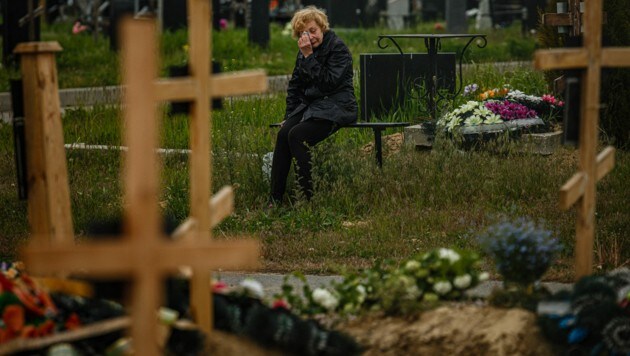 In Russland werden die Grabsteine erst nach einem Jahr auf die Gräber gesetzt (Symbolbild). (Bild: AFP)