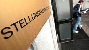 Eltern von wehrpflichtigen Söhnen sind besonders alarmiert.