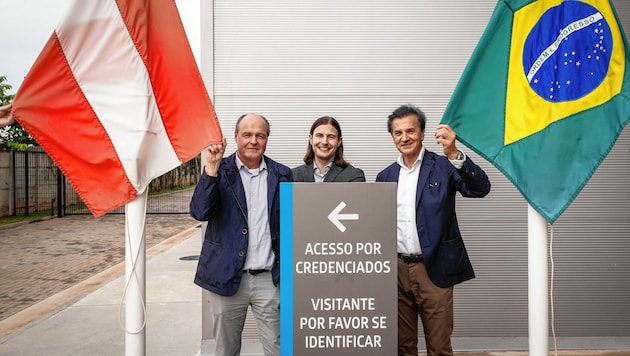 Ein Stück Österreich im fernen Brasilien: Klaus Bartelmuss, Sohn Marc und Marc Kaddoura (Bild oben von links) freuen sich über die Eröffnung des neuen IBS-Standortes in Nova Odessa. (Bild: Pail Sepp)