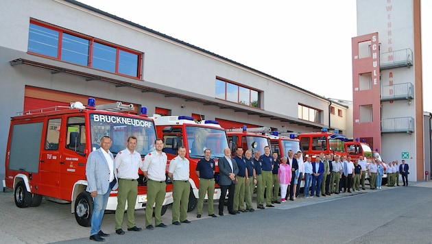 Sieben Einsatzfahrzeuge überstellen Ortsfeuerwehren für die Region Transkarpatien. (Bild: Landesmedienservice/Siess)