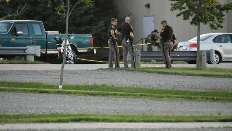 Im US-Bundesstaat Parkplatz hat ein Mann vor der Cornerstone-Kirche in der Kleinstadt Ames zwei Frauen erschossen. (Bild: Nirmalendu Majumdar/The Des Moines Register via AP)