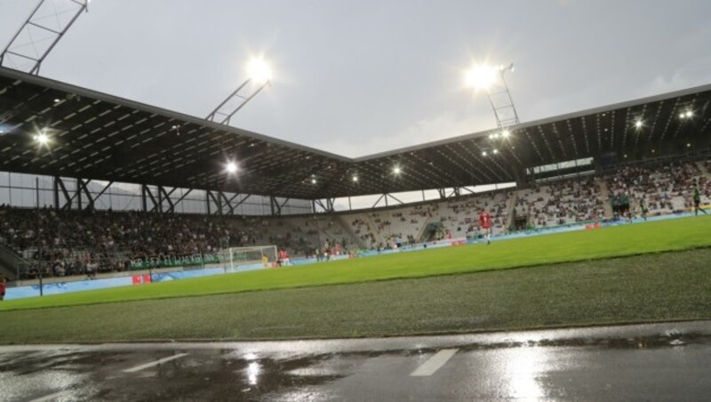 Tiroler Liga im Tivoli-Stadion – absolut nicht machbar. (Bild: Birbaumer Christof)