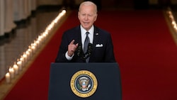 Nach einer Serie tödlicher Angriffe mit Schusswaffen hat US-Präsident Joe Biden am Donnerstagabend eine Verschärfung der Waffengesetze und ein Verbot von Sturmgewehren gefordert. (Bild: APA/AFP/Saul Loeb)