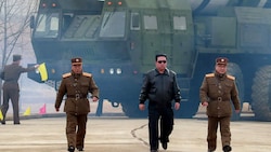 Kim Jong Un stellt gerne seine Raketen zur Schau, ausgerechnet sein Land übernahm nun den Vorsitz der Abrüstungskonferenz. (Bild: APA/AFP/KCNA VIA KNS/STR)