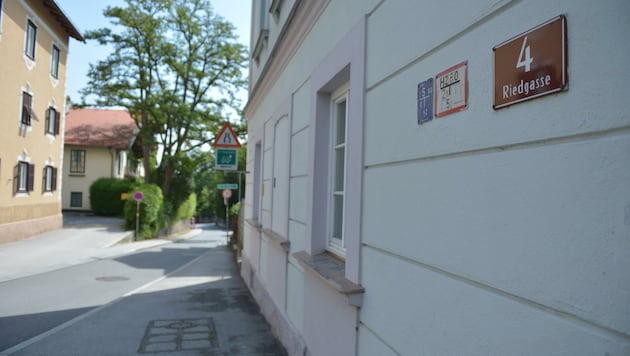 Ein Blick in die Innsbrucker Riedgasse von der Schneeburggasse in Hötting aus (Bild: Amir Beganovic)