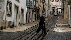 Die portugiesische Hauptstadt Lissabon ist eines der angesagtesten Reiseziele in Europa. Wir erkundigten uns bei Menschen vor Ort, wie die Corona-Lage ist. (Bild: AFP/PATRICIA DE MELO MOREIRA)